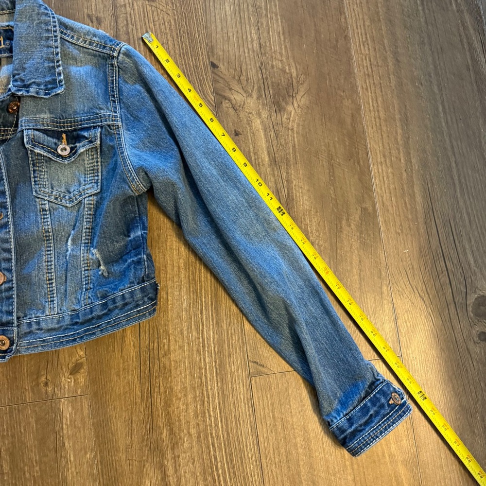 rue21 Denim Jacket Women Medium Blue Distressed Cropped Trucker Jean Coat Cotton - Picture 8 of 11